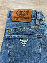 Load image into Gallery viewer, Guess Jeans